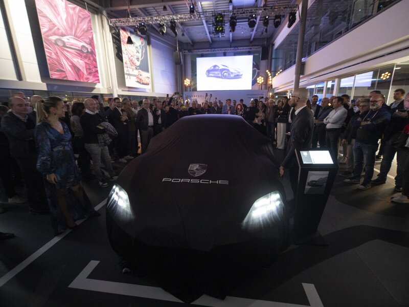Presentazione Nuova Taycan - Centro Porsche Milano Nord