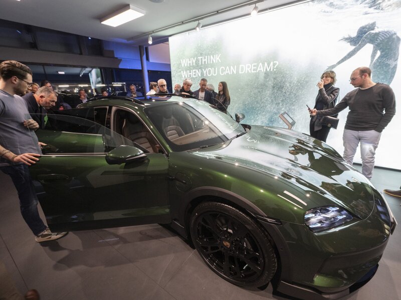 Presentazione Nuova Taycan - Centro Porsche Milano Nord